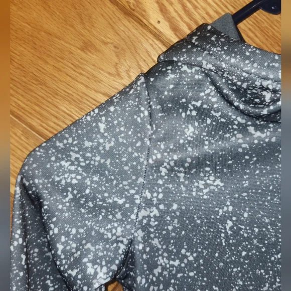 Under Armour Girls Youth XS Gray Speckled Splatter Paint Design Hoodie - Picture 2 of 8